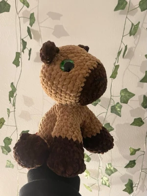 Virkad capybara - Handvirkat capybara i mjukt polyester garn! 🧶