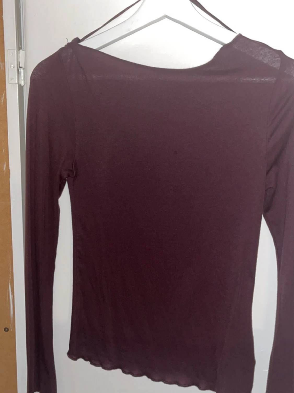 Mörkröd långärmad topp