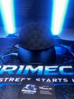 Svart GG keps - Svart GG keps, S-M skriv vid minsta lilla