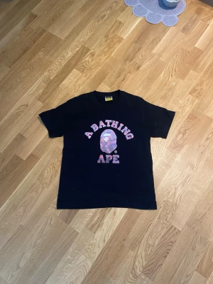 Bape T-Shirt - Bape T-Shirt Storlek M (sitter som S/XS) Bra skick