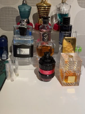 Säljer och byter! - Säljer och byter ett par trendiga herr parfymer. 