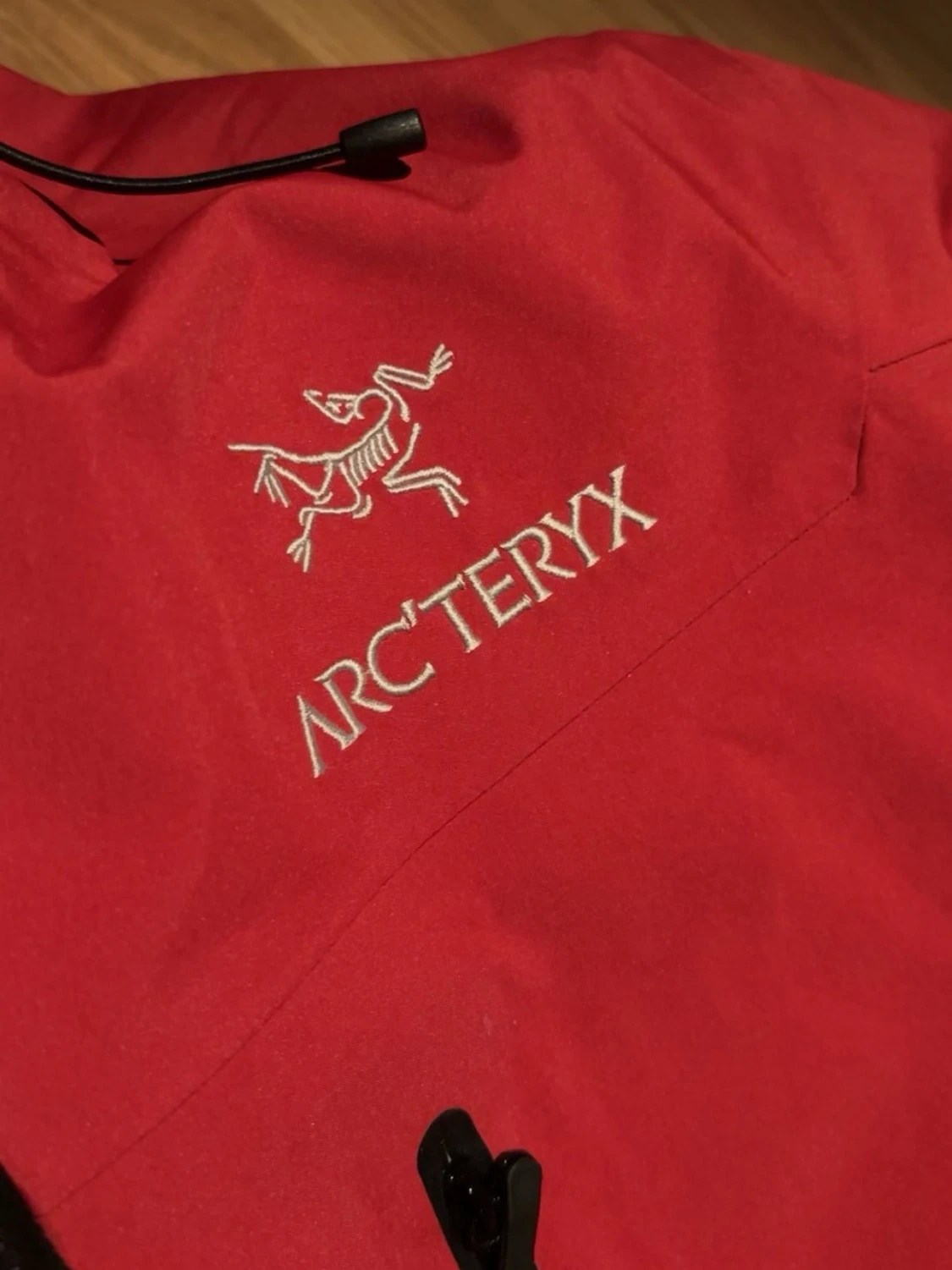 Röd Gore-Tex regnjacka från Arc'teryx - 2