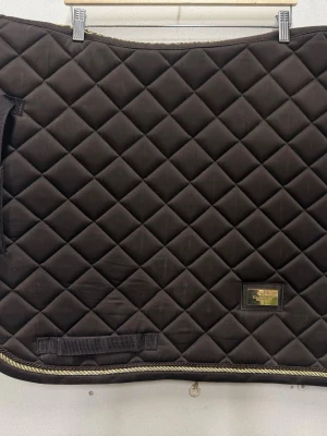 Equestrian Stockholm schabrak  - Equestrian Stockholm Dark Chocolate- Dressyr, full