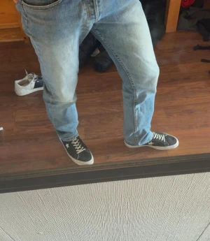 A.P.C Jeans - Tja. Säljer ett par feta A.P.C jeans. Modellen Jean Classique med femficksdesign. Strl 31. Priset är inte hugget i sten. Hör av dig vid frågor och funderingar🏂