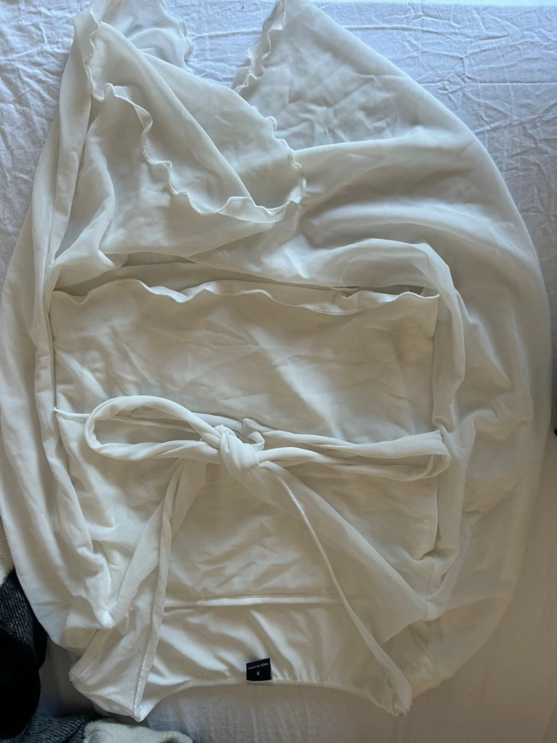 Vit offshoulder blus med knytband - 2