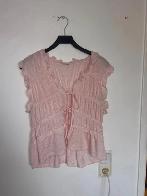 Ny blus ifrån Gina tricot - Aldrig använd endast provad stl XL men passar L fint