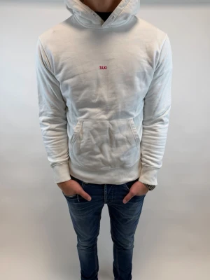 Helmut Lang Hoodie  - Hej! Säljer nu denna väldigt snygga och sällsynta Helmut Lang Hoodie! Storlek XS, Sällsynt model som inte längre säljs i butik! Perfekt hoodie nu tilll våren 