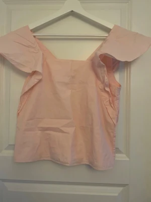 Rosa topp från Zara - Säljer en rosa topp från Zara i mycket bra skick!💕