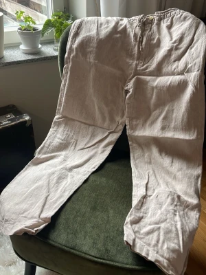 Linnebyxor - Det var den här skidåkaren som heter Valter som sålde de här för några år sen, rätt så schyssta med jag använder de aldrig längre. Jag hittar inga lappar men de sitter som L/XL. Perfekt nu inför sommaren! Pris kan diskuteras!