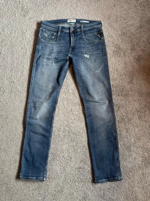 Replay anbass  - Populäraste replay anbassen som finns. Det är den årliga modellen de gör och detta är  2025 modellen! W30 L30 men upplevs mer som 32 längd.