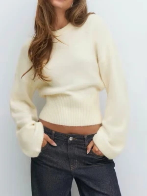 Vit stickad tröja - Wide sleeve knitted sweater från Gina! Helt oanvänd och prislappen sitter kvar. Storlek: S!🩷