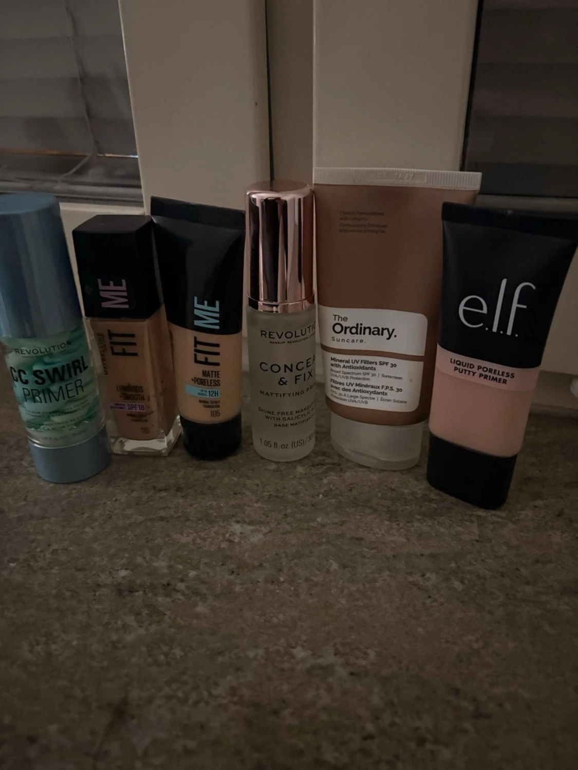 Foundation och primer-mix från olika märken