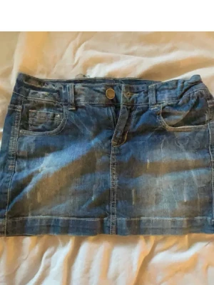 Supergullig kjol - Säljer då den är för liten och inte kommer till användning!! Köpt i Spanien 🤗skriv privat för mått 