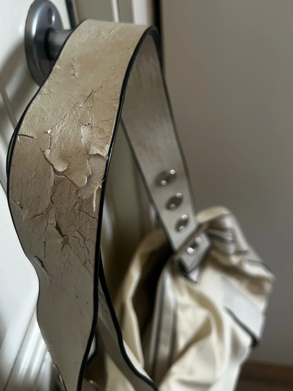 Beige handväska från fiorelli - 2