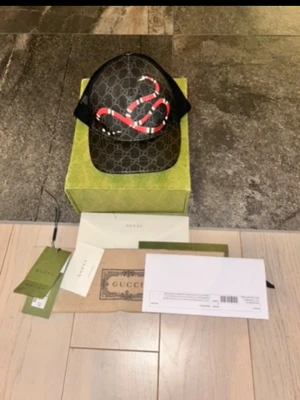 Gucci keps snake  - Gucci keps snake size S, först till kvarn 