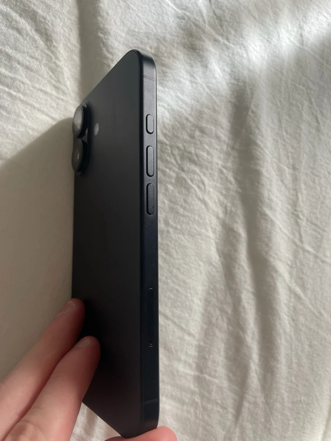 Svart iPhone 16 - 3