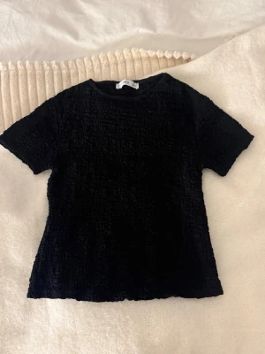 svart tshirt - från mango i storlek xs inga defekter nypris: 119kr