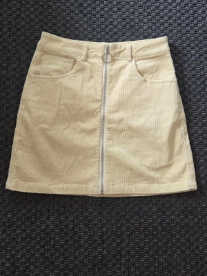 Beige manchesterkjol med dragkedja - Beige kjol med dragkedja 