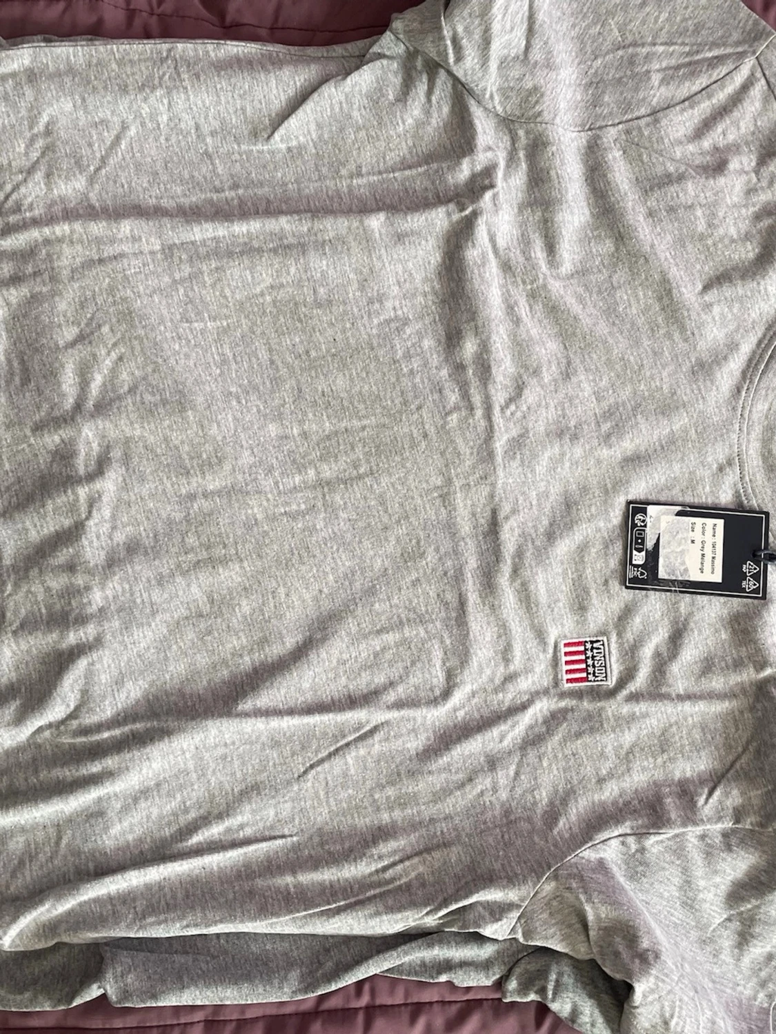 Grå t-shirt med broderad logga