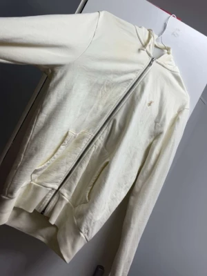 Ralph Lauren Kofta - Säljer en äkta Ralph Lauren kofta i beige. Har aldrig använt och är nytt skick. Köptes för 3000 kr.