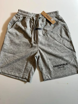 Grå shorts perfekt för sommaren  - Grå shorts perfekt för sommaren 
