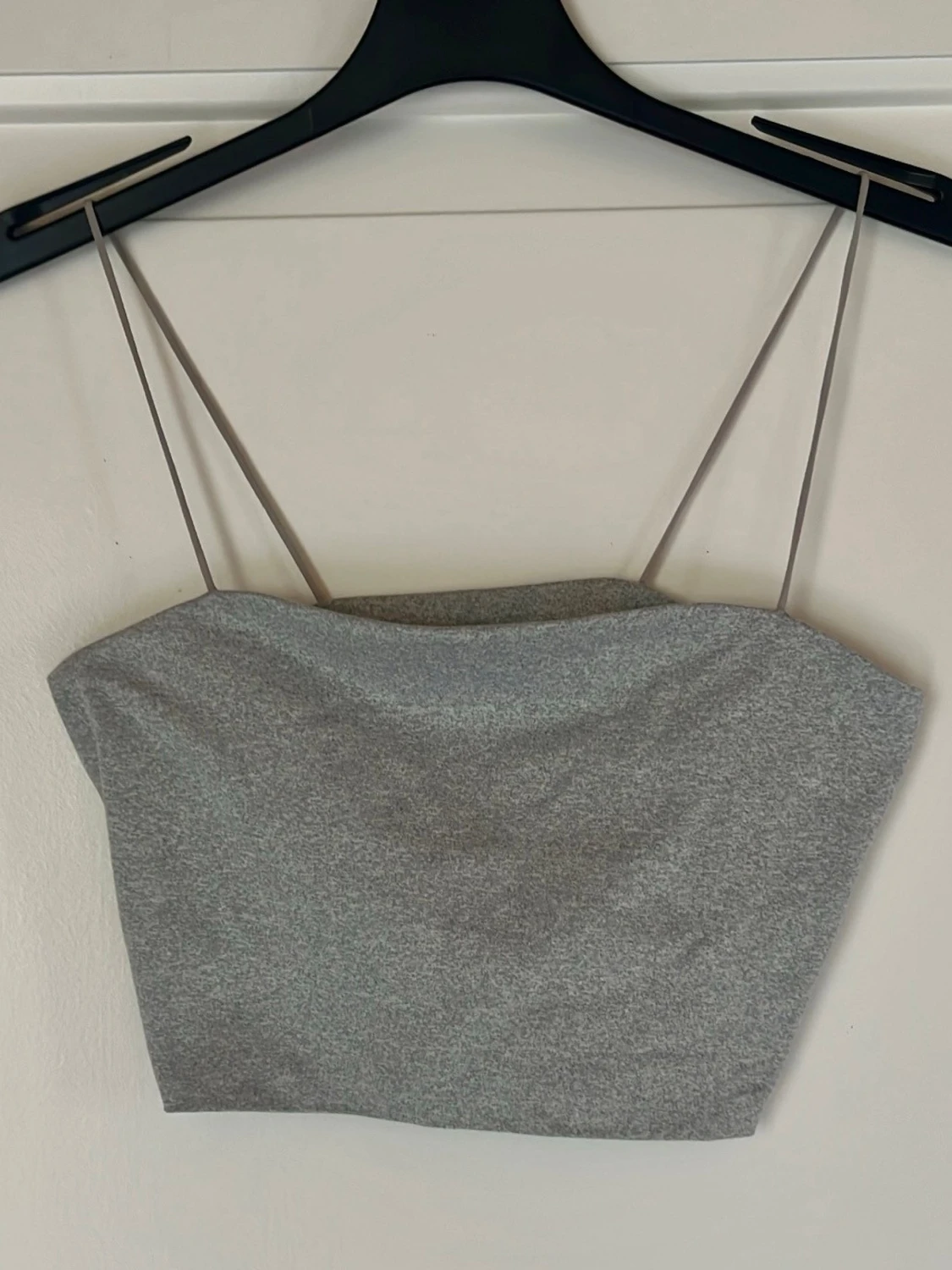 Grå croppad topp