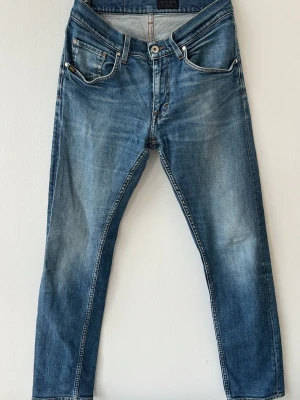 Tiger of Sweden Jeans  - Tjena, säljer ett par schyssta tiger of sweden jeans i modellen Iggy , i strl W31/L32 Jeansen är i färgen blå och är i ett bra skick hör gärna av dig om du har några frågor🤗5