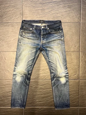 Apc japansk selvedge denim - Säljer dessa apc japanska selvedge denim jeans. Helt störda fades med sjuka honeycombs. Midja 30. Skriv vid minsta fundering!