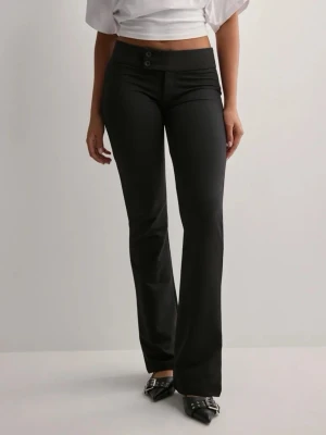 Svarta kostymbyxor  - Svarta kostymbyxor från Nelly.