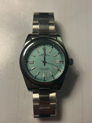 Klocka ljusblå urtavla👑 - i nyskick knappt använd.