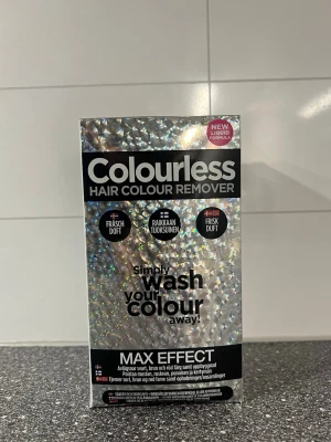 Colourless hårfärg borttagning - Colourless Hair Colour Remover Max Effect är en hårfärgborttagning med fräsch doft. Produkten kommer i en holografisk förpackning och är avsedd för att ta bort oönskad hårfärg. Innehåller ny flytande formula och passar för alla hårtyper.