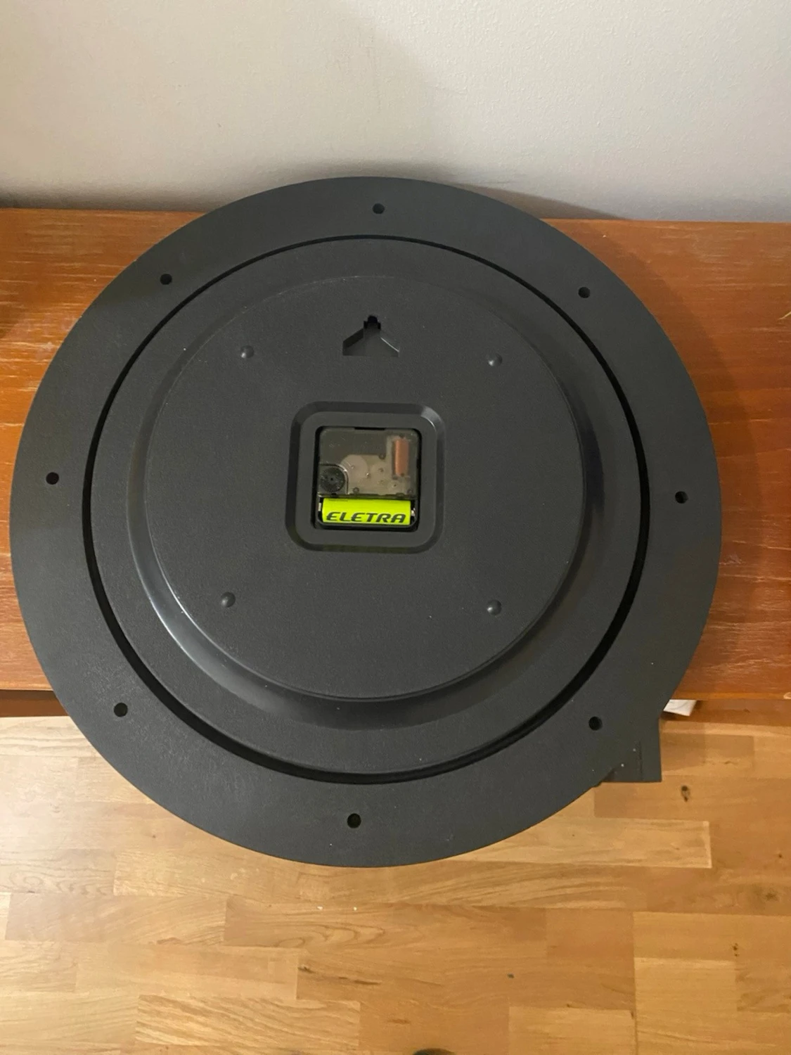 Rund väggklocka  - 1