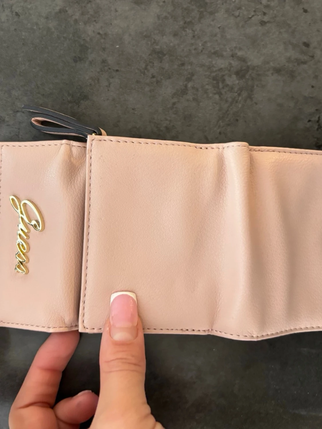 Ljusrosa plånbok från Guess - 5