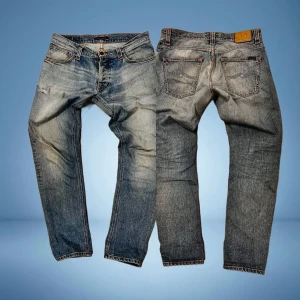 Nudie denim archive jeans  - Sjukt feta nudie jeans, perfekta nu till våren. Jeansen är i denim material med skön fade längst benen och nice vintage look. Jeansen är i mycket bra skick men med slitage som syns på sista bilden, men som jag tycker endast ger en nice vintage känsla. Jensen är i storlek 32/32 och är i modellen Grim tim. Bara att skriva vid eventuella frågor!