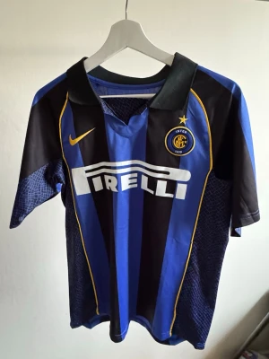 Ronaldo ”R9” tröja - Exklusiv R9 tröja i väldigt bra skick nästan aldrig använd! 9.5/10. Storlek S. Skriv ett pm om du undrar något 😊