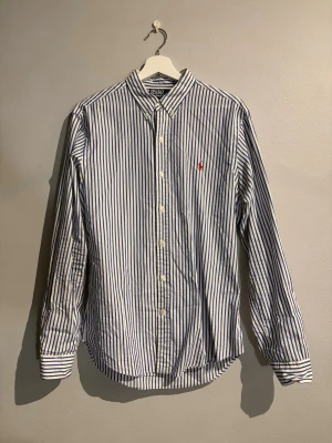 Ralph Lauren Skjorta - Fet Ralph Lauren skjorta // storlek M // Slim fit // kontakta för mer bilder och information!🙌🏻