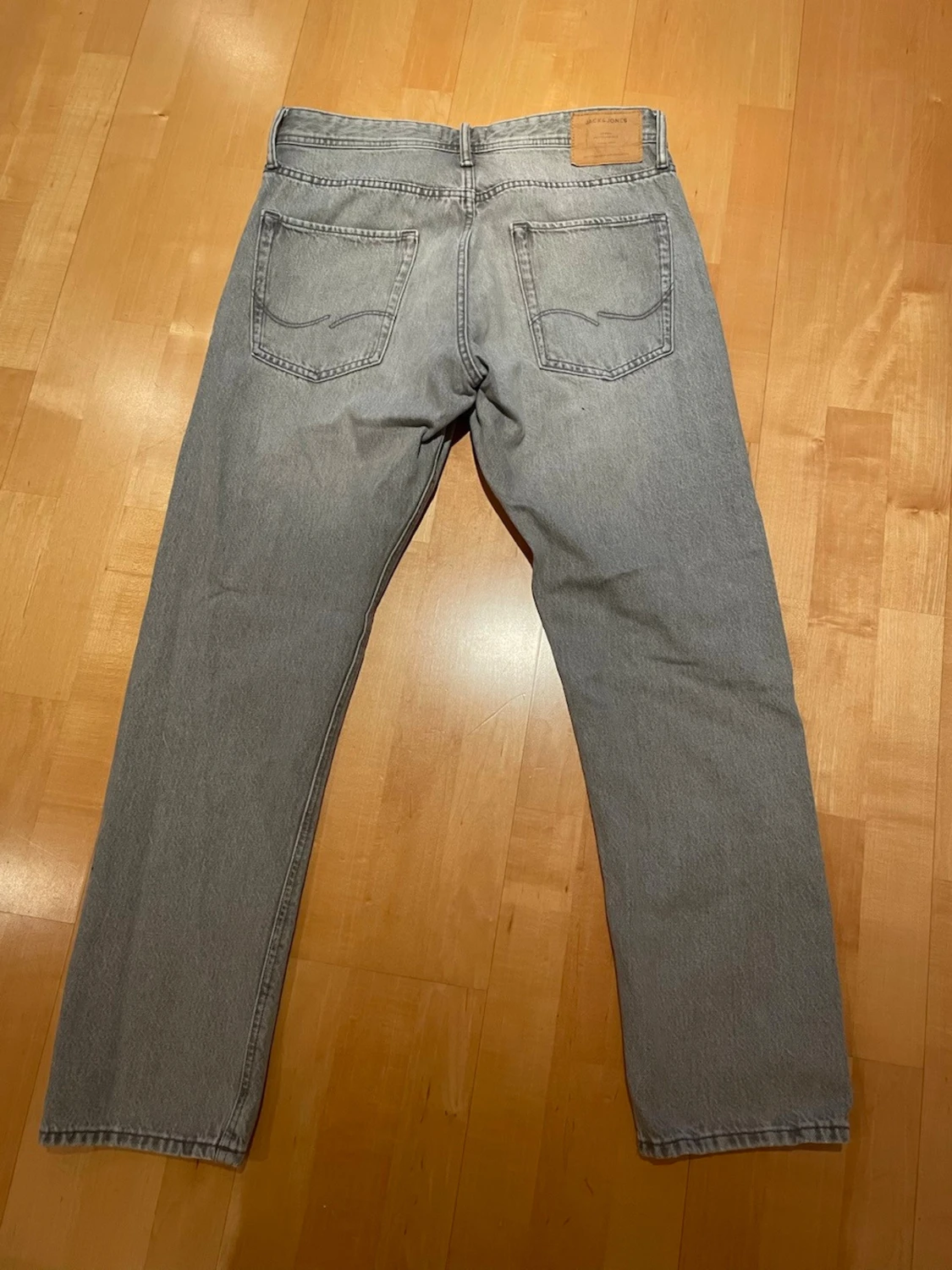 Grå jeans från Jack & Jones  - 3