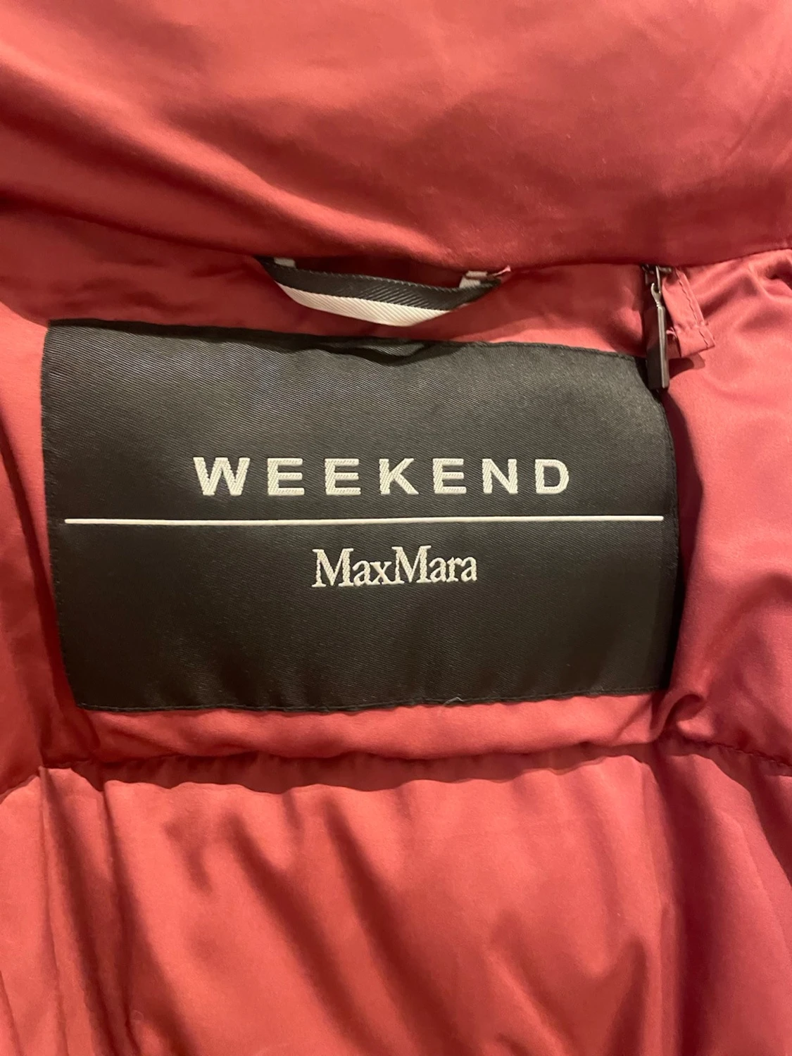 Vinröd pufferjacka från Max Mara - 1