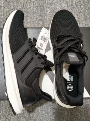 Addidas ultra boost 1.0 - Addidas ultra boost 1.0 helt nya fräscha passar perfekt till sommaren 