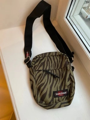 Eastpak väska - Eastpak väska 