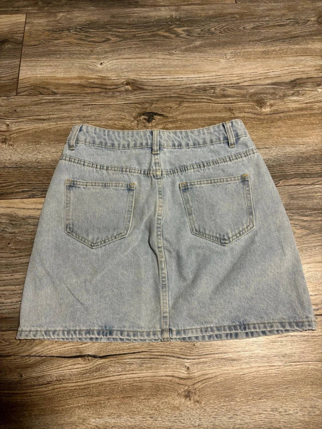 Ljusblå jeanskjol i klassisk modell - 1