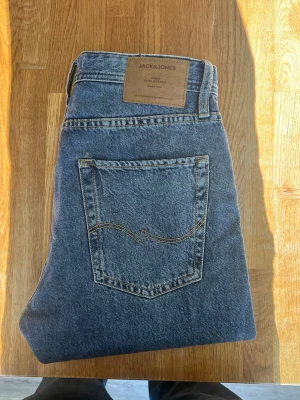 Baggy jeans  - Snygga blå baggy jeans storlek W29 L32 i nytt skick 