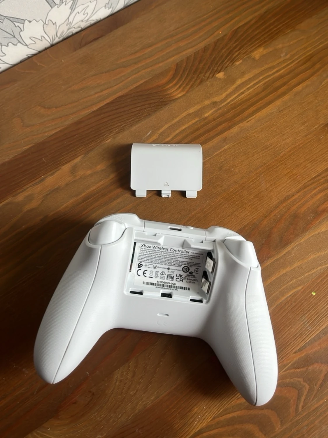 Xbox Series X med vit handkontroll - 4