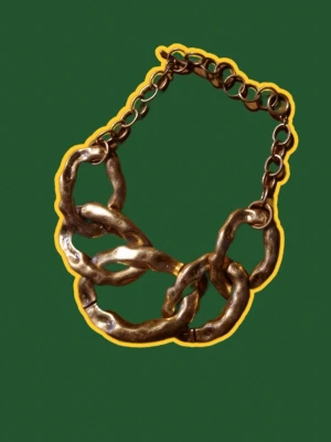 Chunky guldhalsband  - Ett chunky halsband i guldfärgad metall med stora, oregelbundna länkar. Ett riktigt statement-halsband! 