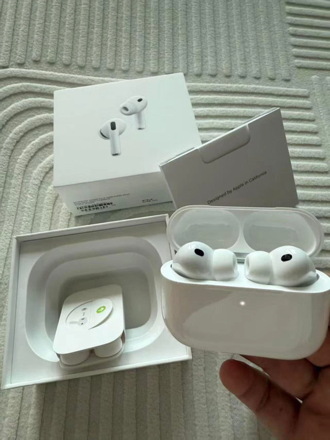 Apple AirPods Pro med laddningsetui - 1