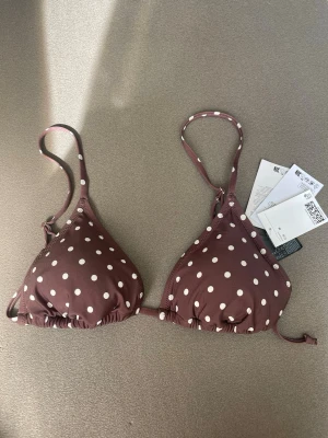 Prickig bikinitopp - Säljer denna jätte fina bikini topp då den var fel storlek för mig💕 