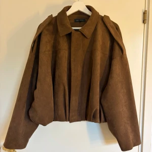 Zara jacka - Mockajacka från zara, använd vid endast enstaka tillfällen!