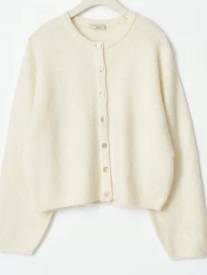 Vit stickad kofta med knappar från Gina  - Mysig vit stickad kofta från Gina, pris kan diskuteras så buda på ;)) 