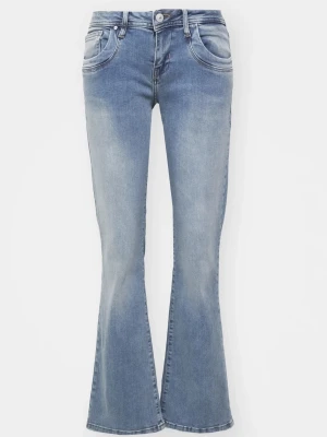 Ljusblå bootcut jeans från LTB - Snygga ljusblå bootcut jeans från LTB med klassiska fem fickor. Jeansen har låg midja, utsvängda ben och en snygg design på fickorna 💞