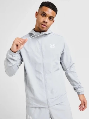 Under Armour jacka - Säljer mina helt nya under armour jacka i färgen grå, storlek M och passar mig som är 182cm den är helt ny och inga defekter, säljer då jag inte kan lämna tillbaka jackan.